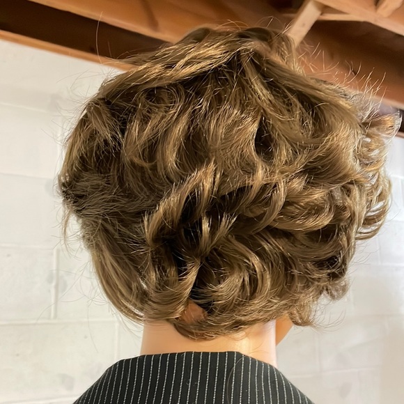 NWT 8” side part golden brown medium ash brown wig back curls swept long bangs - Picture 4 of 16